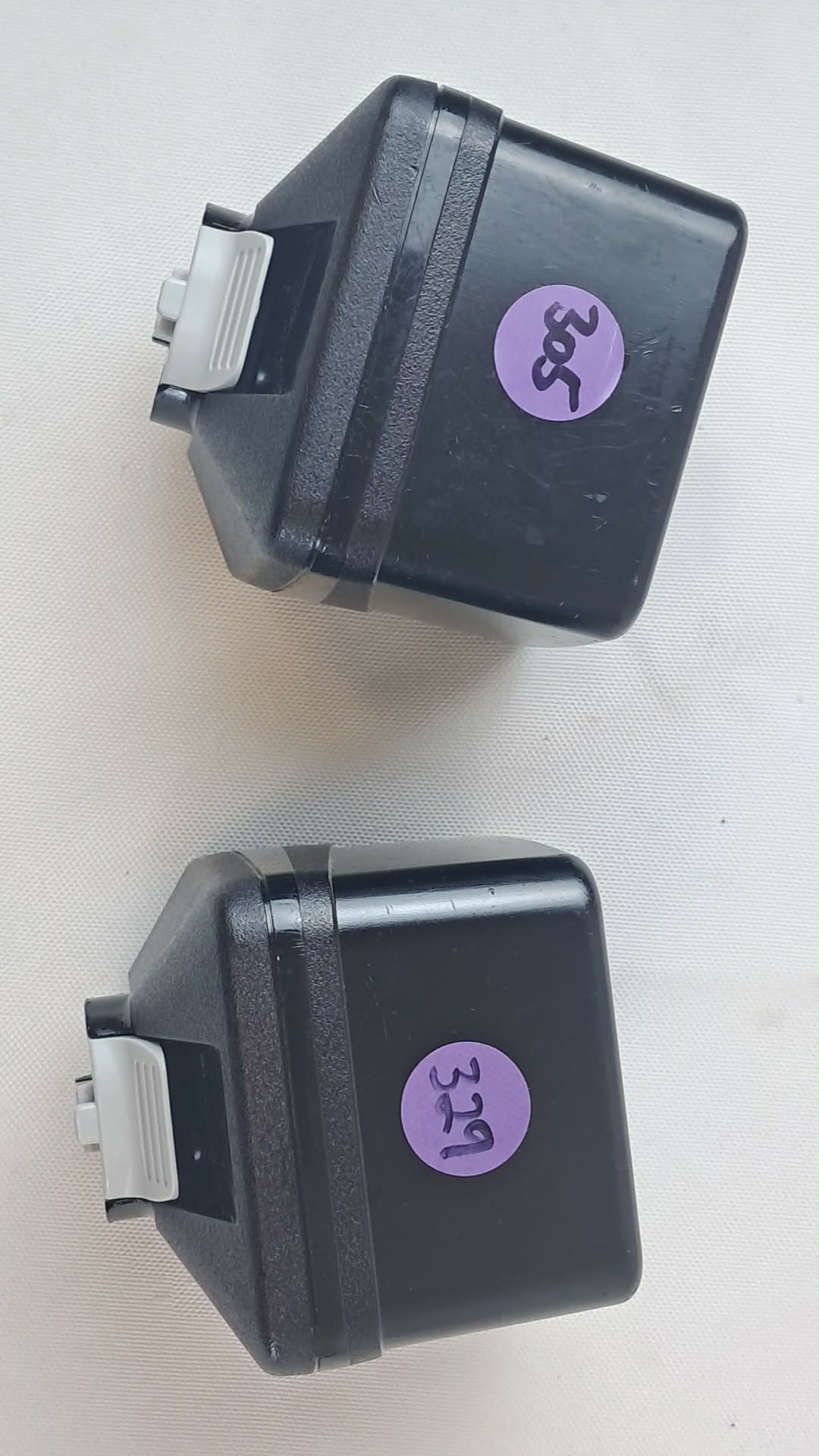 Stryker 8215 System 8 Large Battery Cycle Counts: 305 & 329