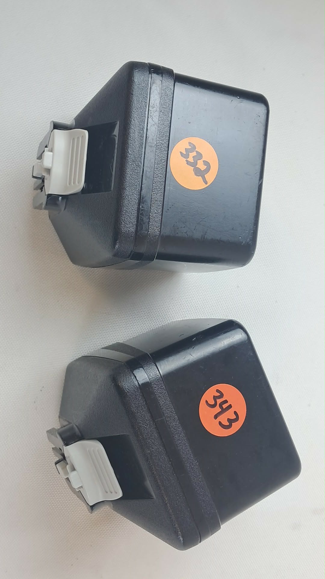 Stryker 8215 System 8 Large Battery Cycle Counts: 332 & 343