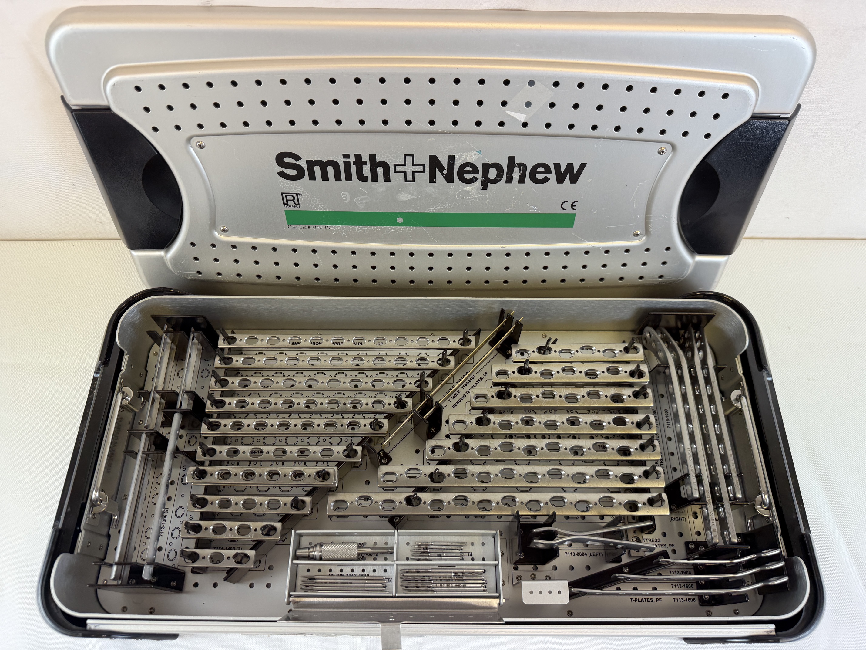 Smith & Nephew 7117-2033 Large Fragment Plates Set Contour Plus & Provisional Fixation