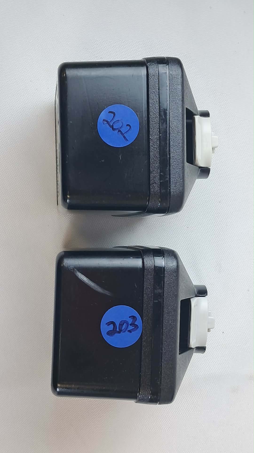 Stryker 8215 System 8 Large Battery Cycle Counts: 202 & 203