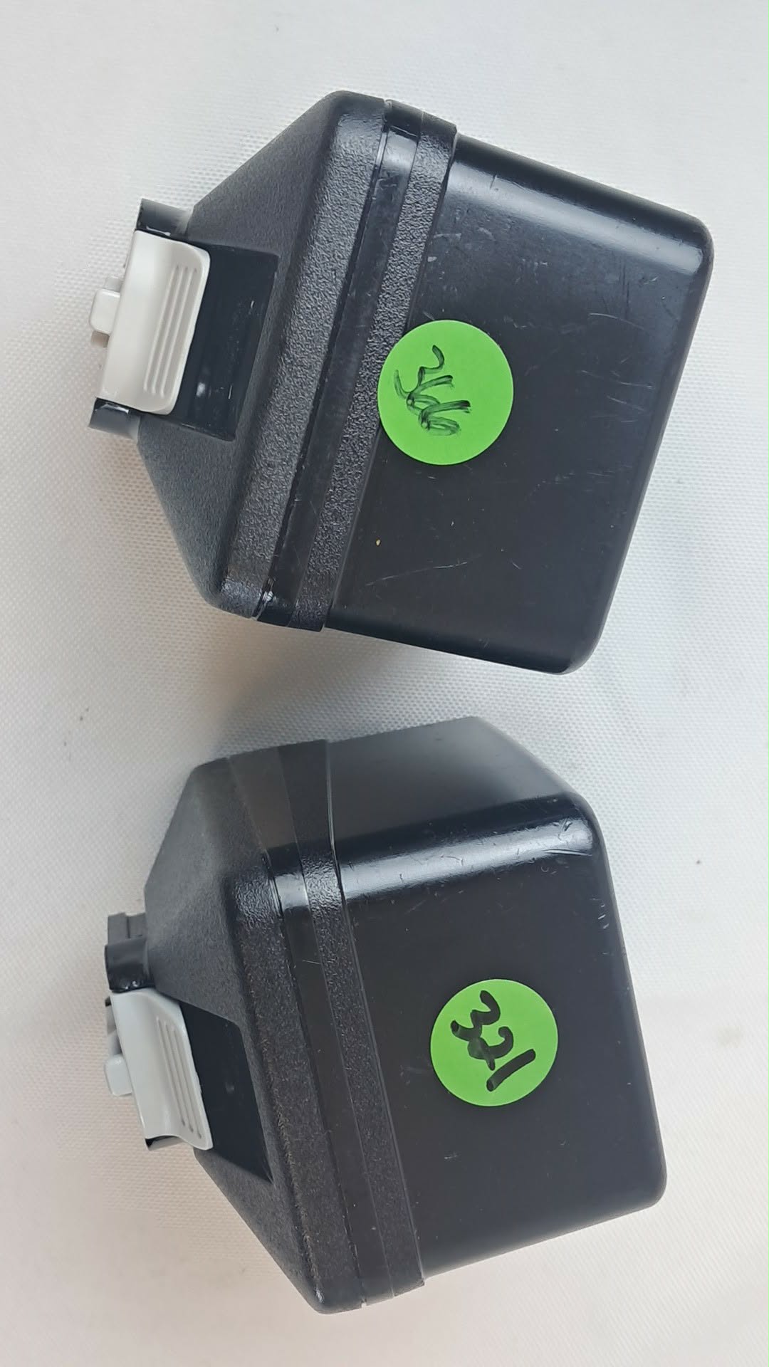 Stryker 8215 System 8 Large Battery Cycle Counts: 321 & 366