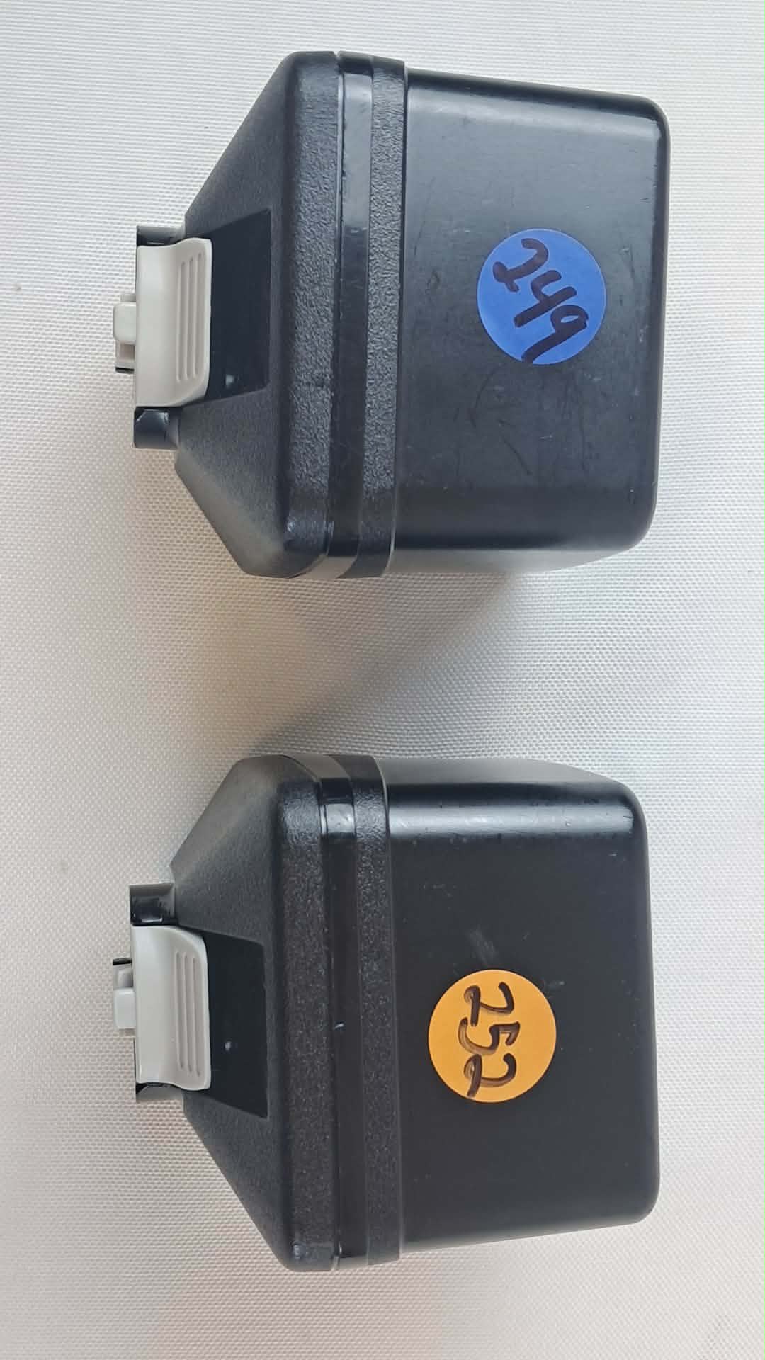 Stryker 8215 System 8 Large Battery Cycle Counts: 249 & 252